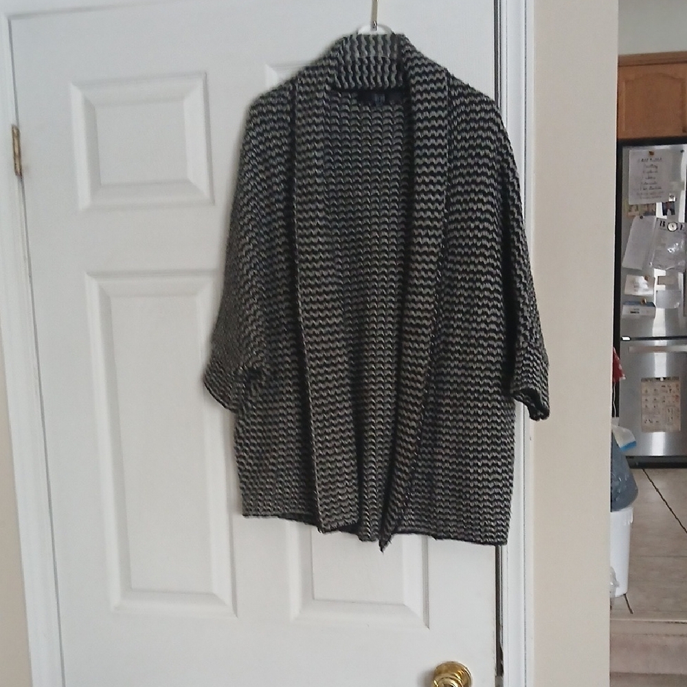💓3/$15 Black and White Women's Cardigan - Picture 6 of 13